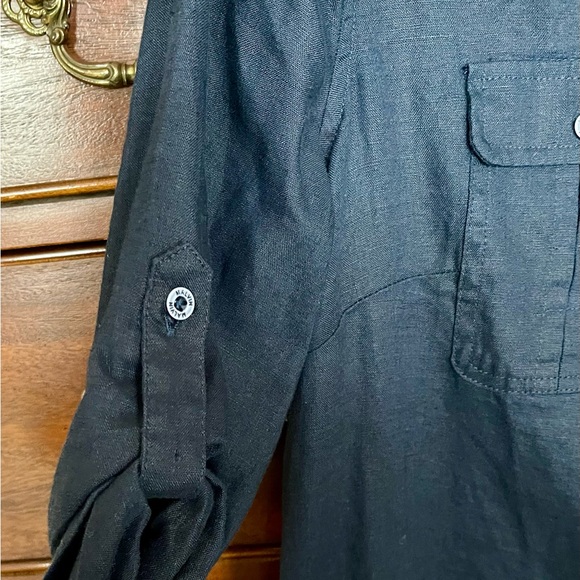 NWT Malvin Hamburg Germany Linen Shirt in a beautiful rich navy - Picture 2 of 7